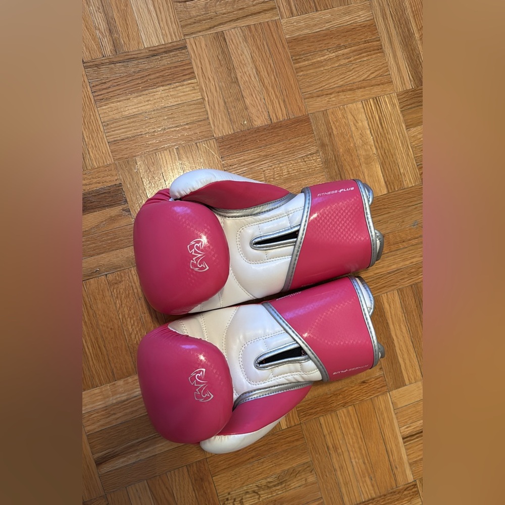 Boxing gloves - Picture 3 of 3